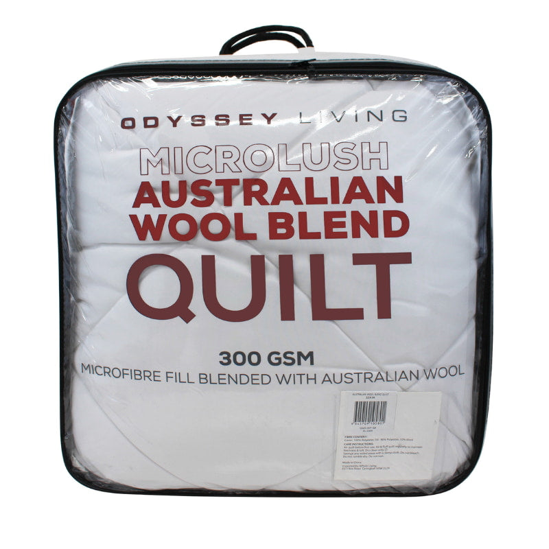 alt="Back details of a nice package of luxurious quilt provides cosy warmth all year round"