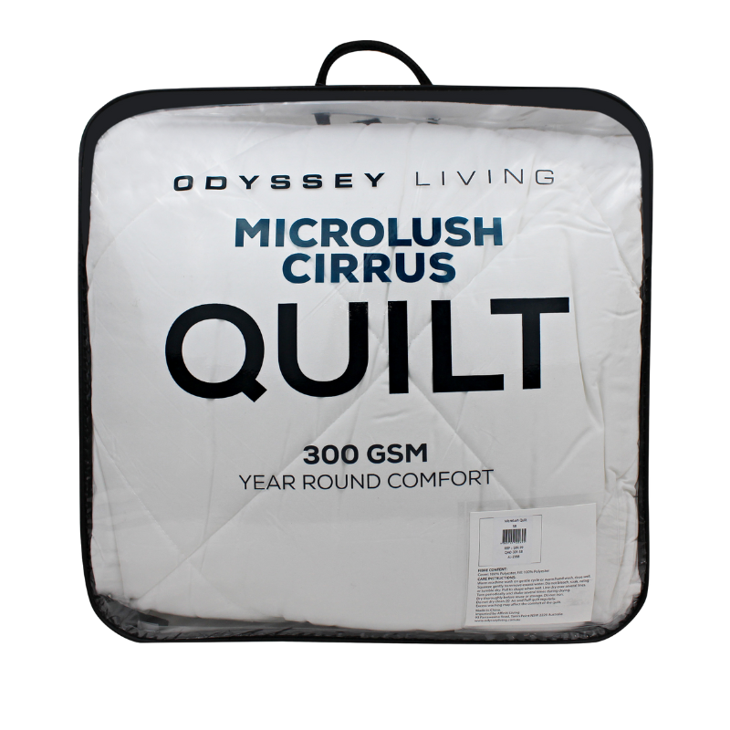 alt="Back details of a nice packaging of a 300gsm quilt features a cosy insulation for all seasons warmth and comfort"
