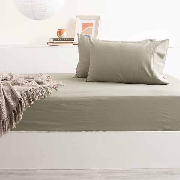 alt="Luxurious shade of jade bamboo cotton fitted and pillowcase with satin finish, 500 thread count, and natural breathability for a soothing sleep."