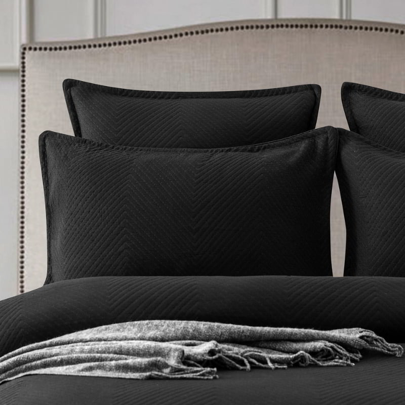alt="Showcasing a european pillowcase featuring an embossed design with a sham edge deep black pairing with the comfortable quilt cover"