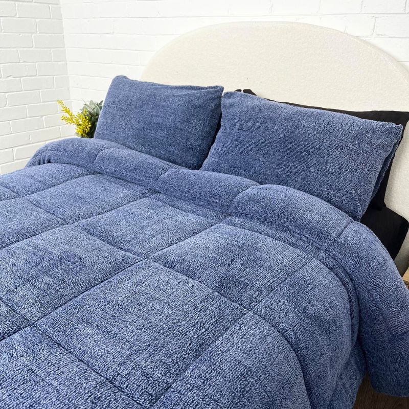 Morgan and Reid Blue Spec Snuggle Fleece Comforter Set