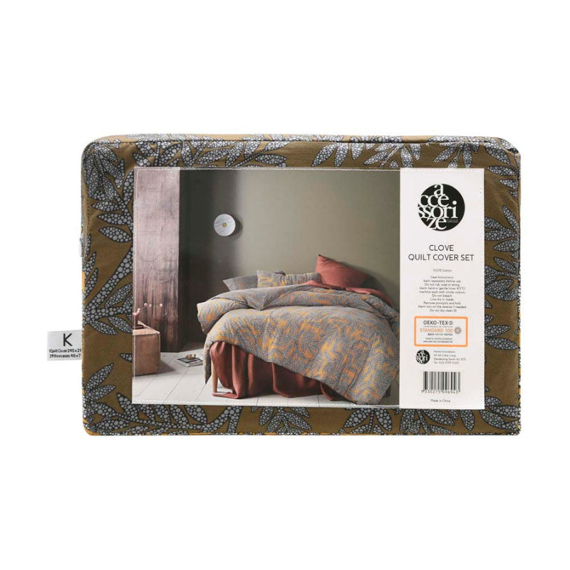 alt="Showcasing the back view packaging of cotton printed quilt cover set"
