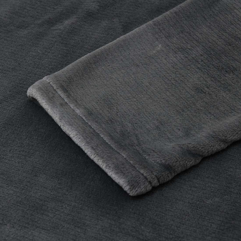 alt="Sleeve details of the super soft grey blanket"