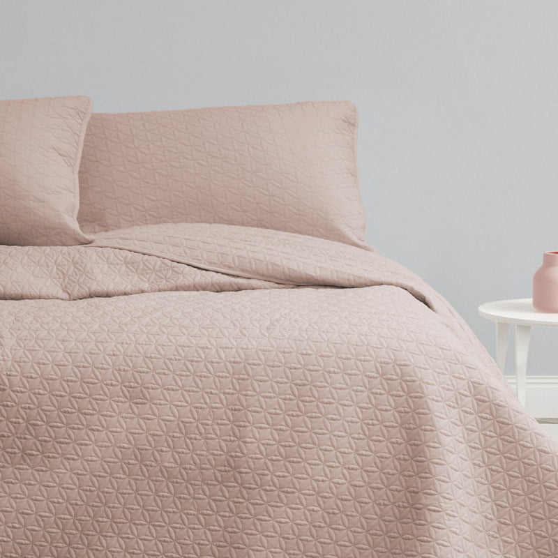 Close-up look of a fresh colour of powder pink paired with the floral quilting coverlet set.
