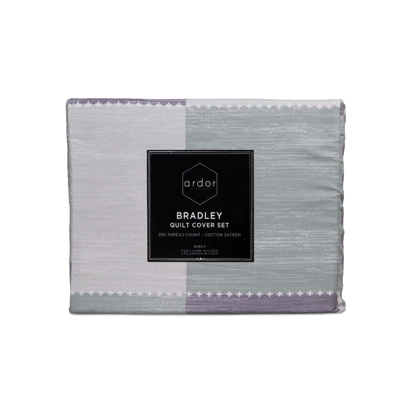 Front packaging of the mutlicoloured quilt cover set, highlighting its elegant checkered pattern.