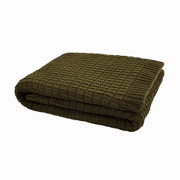A beautiful olive green throw with a brown pattern. Extra-long size, perfect for laying across the end of your bed. Made of cosy cotton knit with a ribbed border.