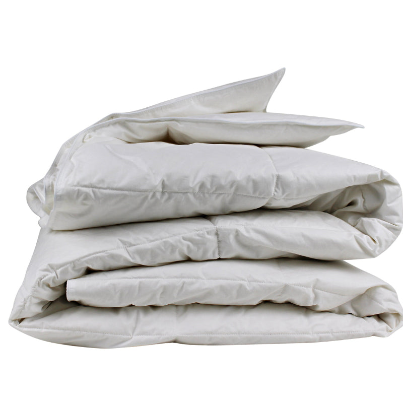 alt="Soft and luxurious quilt experiences the benefits of superior insulation and breathability"