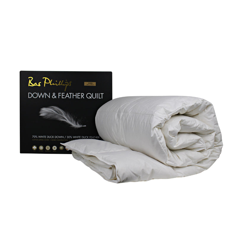 alt="Soft and luxurious quilt experiences the benefits of superior insulation and breathability along with the nice packaging"