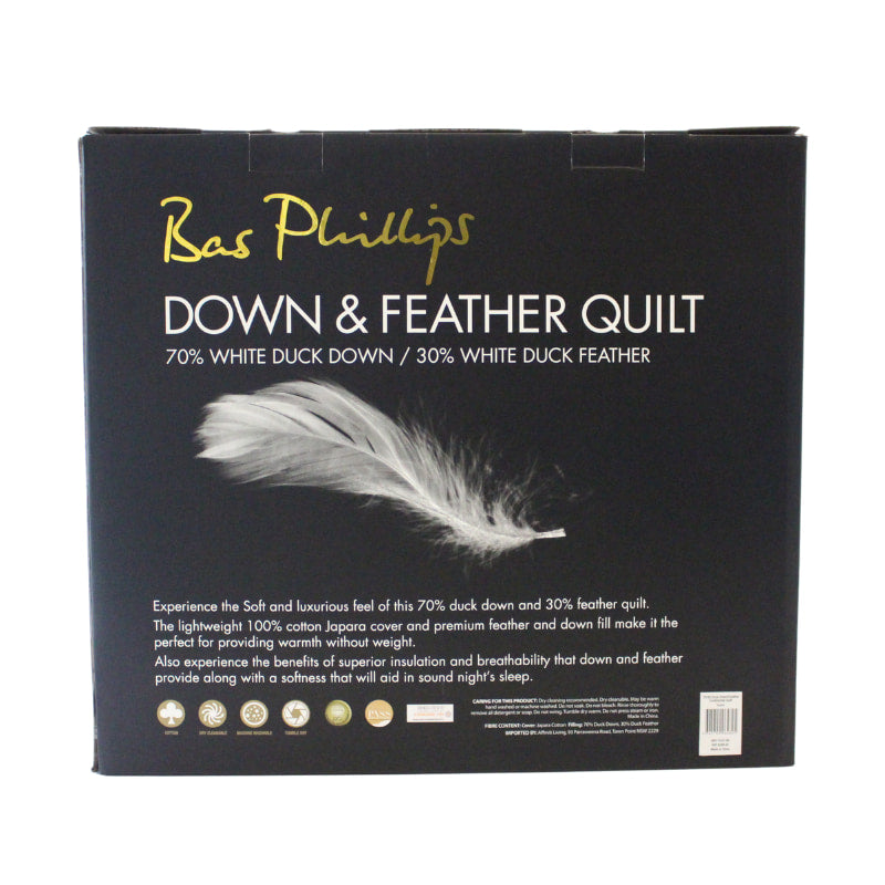 alt="Back details of a nice package of soft and luxurious quilt experiences the benefits of superior insulation and breathability"