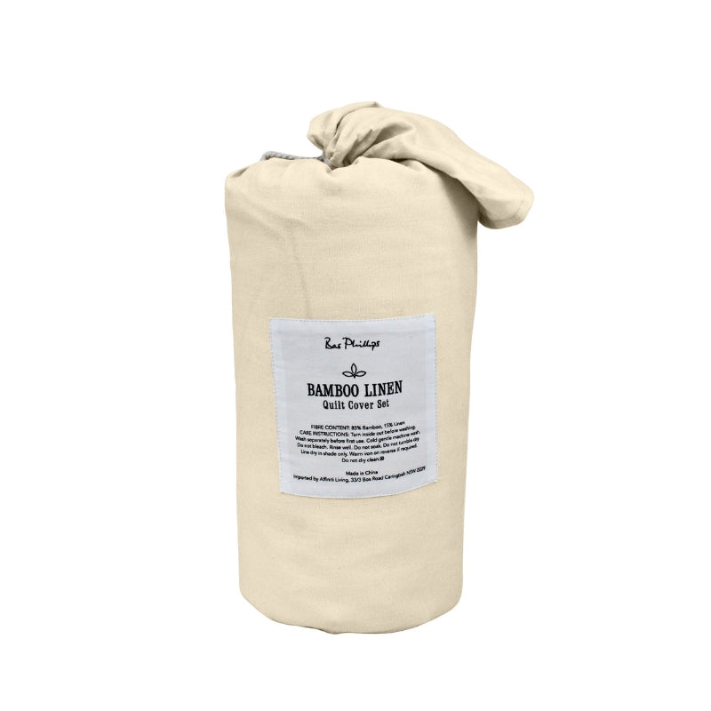 alt="Back details of a nice packaging of a natural quilt cover to your bedroom"