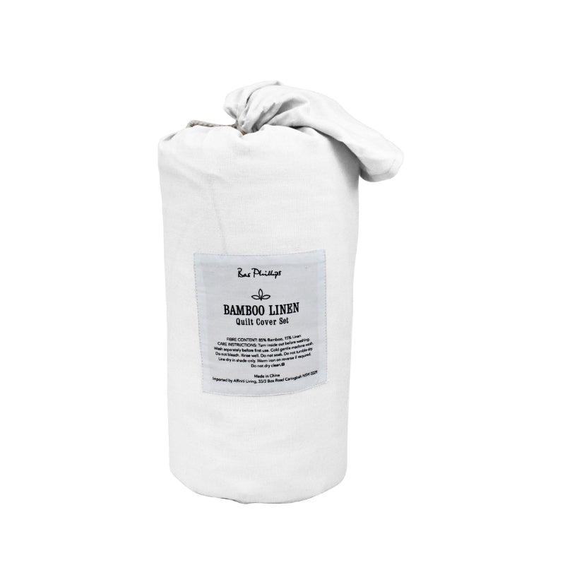 alt="Back details of a nice packaging of a white quilt cover to your bedroom"