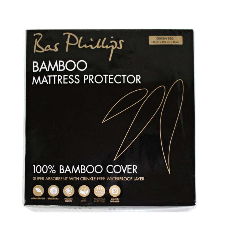 alt="Front details of the packaging of white bamboo mattress protector" 