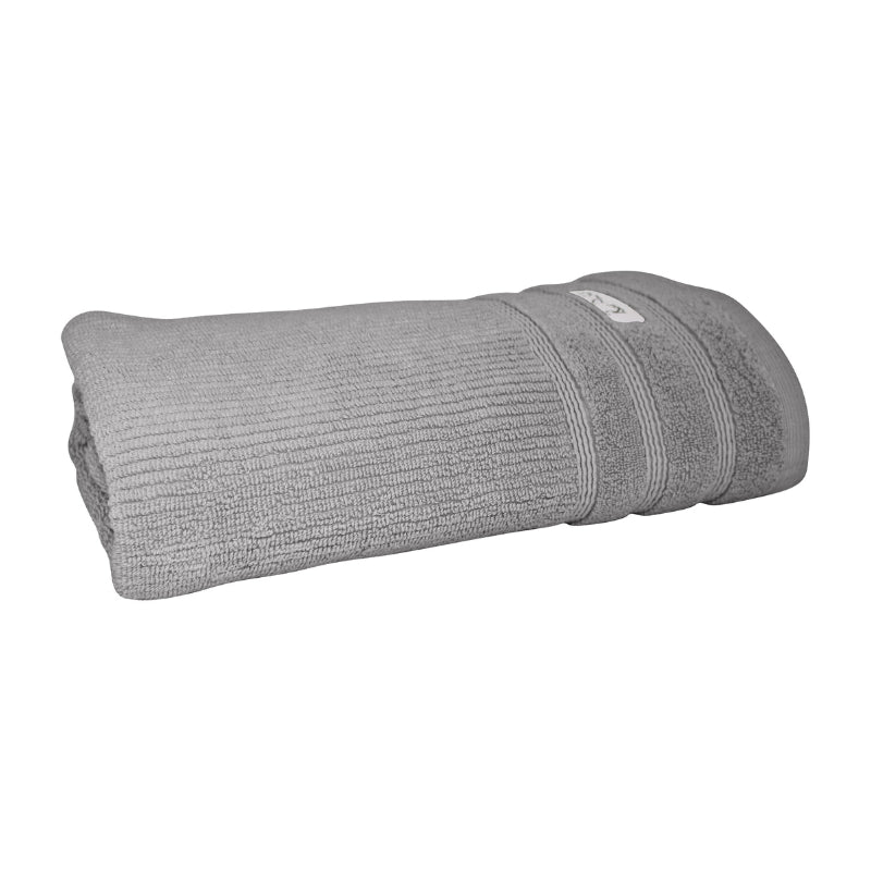 alt="Side zoom details of pebble Bath towel featuring its finest Egyptian cotton and high level of softness."