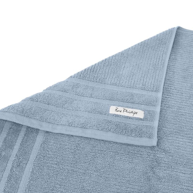 alt="Zoom in edge details of mercury Bath towel featuring its finest Egyptian cotton and high level of softness."