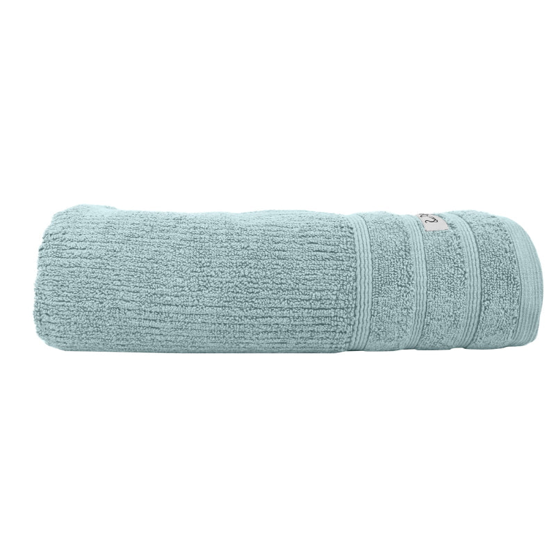 alt="Zoom in details of Aqua Ice Bath towel featuring its finest Egyptian cotton and high level of softness."