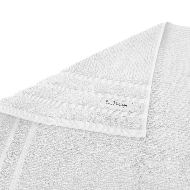 alt="Zoom in edge details of white bath towel featuring its finest egyptian cotton and high level of softness."