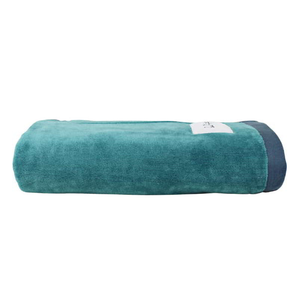 alt="A neatly rolled Aqua Spritz California bath towel showcasing its cottony texture and premium-quality cotton"