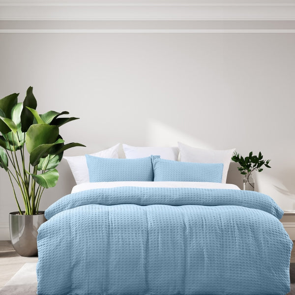 The natural comfort of this blue quilt cover set, drifting off to sleep peacefully and dream in tranquility with this luxurious bedding of Bas Phillips.