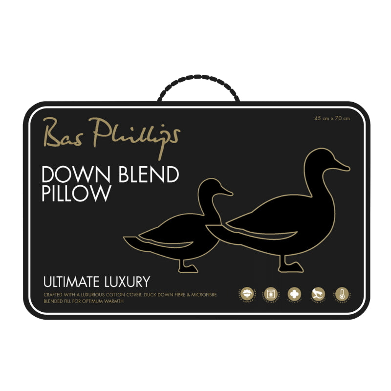 alt="Front details of a nice packaging of a pillow crafted with a luxurious cotton cover for optimum warmth"