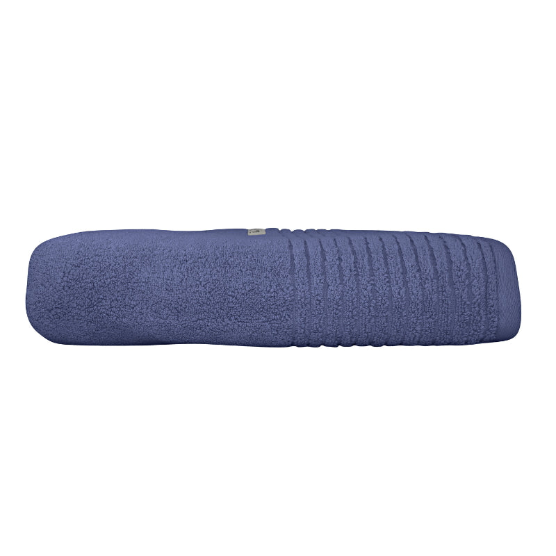 alt="Side details of indigo bath sheets featuring its softness and high quality cotton."
