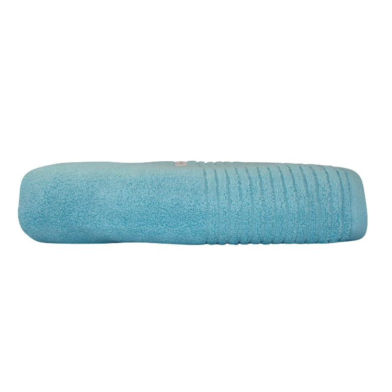 alt="Side details of ocean bath sheets featuring its softness and high quality cotton."