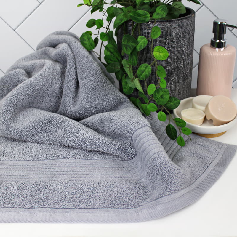 alt="Full actual details of cloud Bath towel featuring its premium-quality cotton and high level of softness."