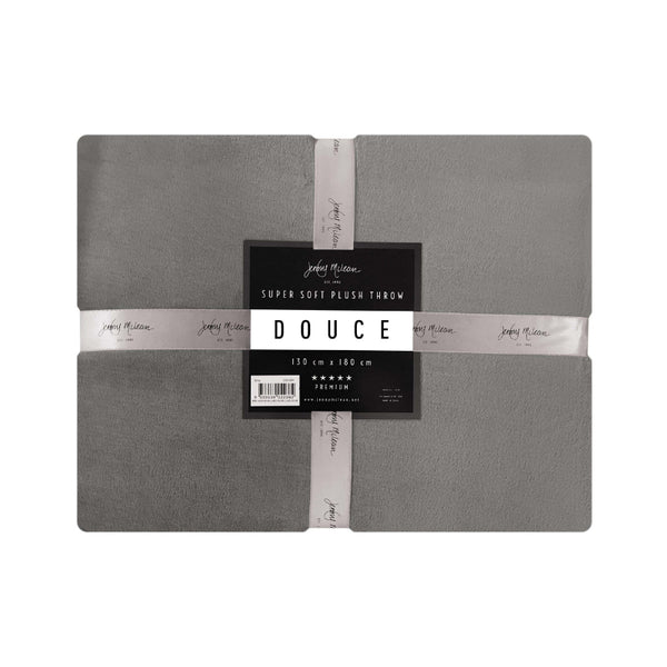 Detailed packaging of a grey throw, enhancing the cosy atmosphere of the living space.
