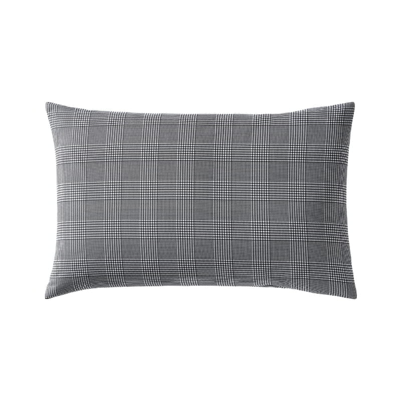 Full view details of black and white plaid pillowcases