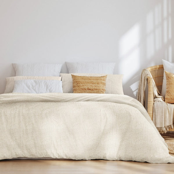 Soft and warm marshmallow-coloured bed set with fleece-like texture, ideal for cooler weather.