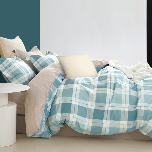 A cotton quilt cover set with a classic plaid design, offering comfort and style for a refreshing bedroom atmosphere.