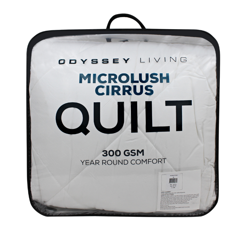 Back details of a nice packaging of a 300gsm quilt features a cosy insulation for all seasons warmth and comfort.