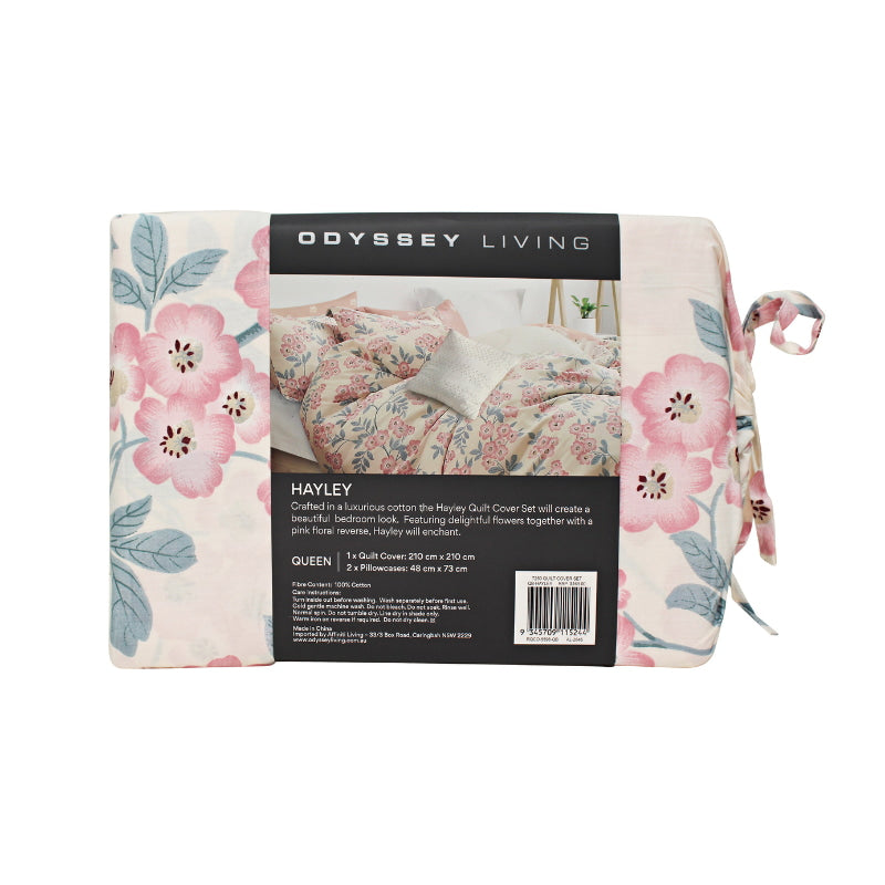 alt="Back details of a nice package of the luxurious quilt cover set featuring a delightful flowers"