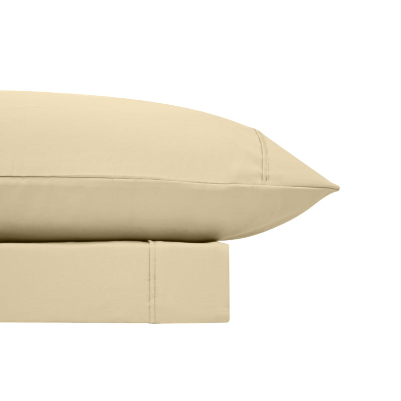 A clean and classic natural-toned bed sheets and pillows, made of 100% microfibre for a soft and warm feel.