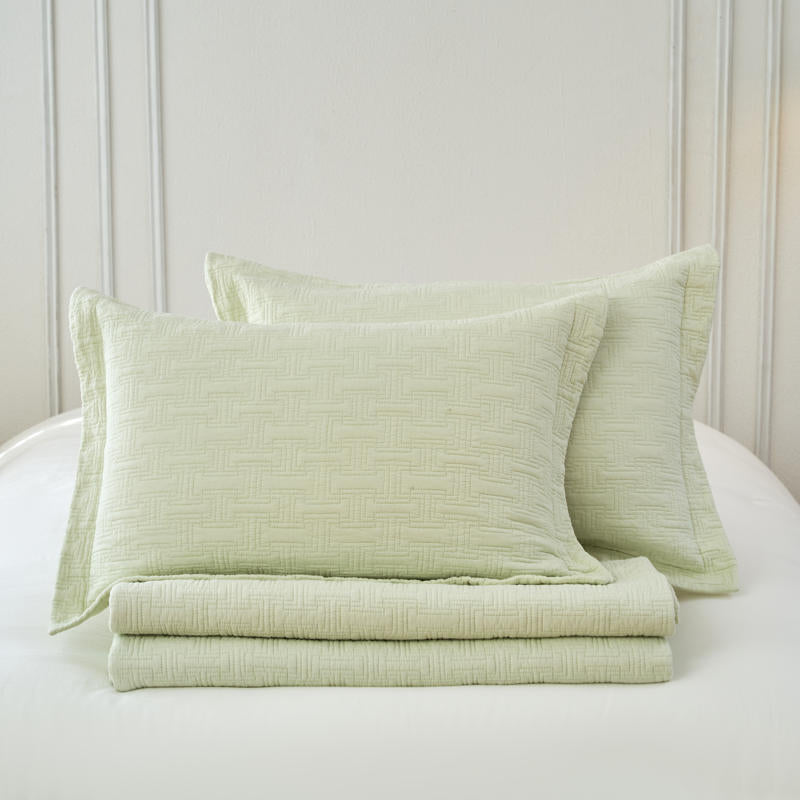 Lightweight quilted throw in a refreshing milky green tone.