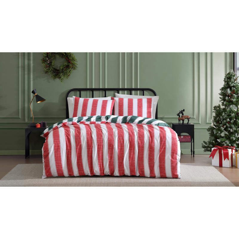 Christmas-themed quilt cover set creating a bright and joyful bedroom.