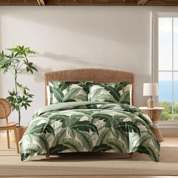 Tropical palm leaf quilt cover in soft, breathable cotton.