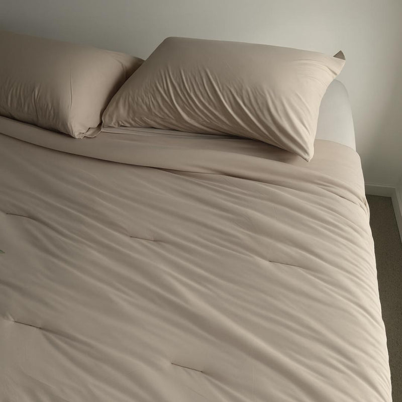 Lightweight doeskin cooling comforter with matching pillowcases.