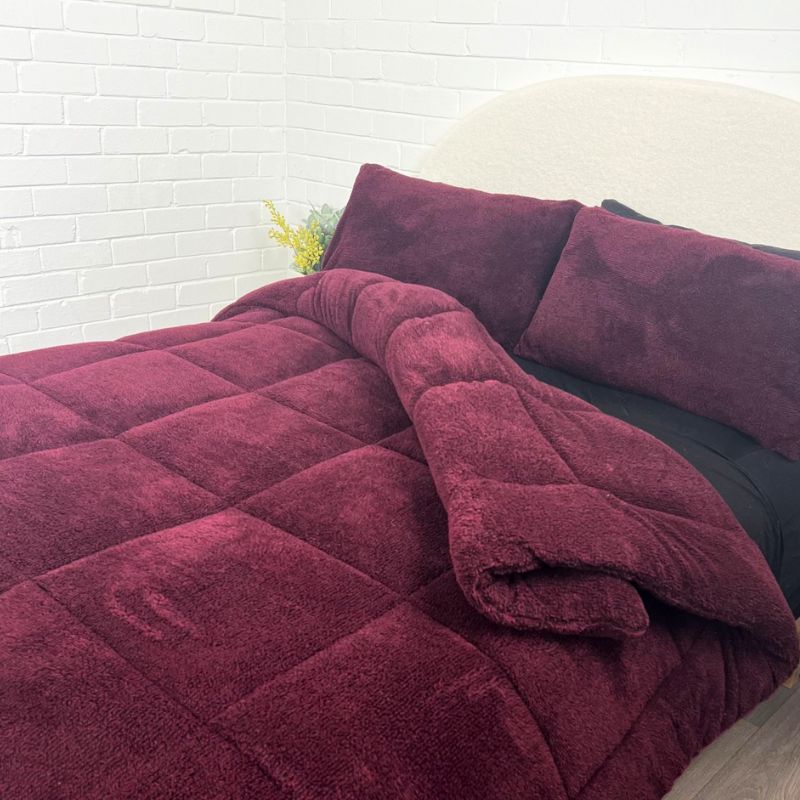 Morgan and Reid Burgundy Black Snuggle Fleece Comforter Set