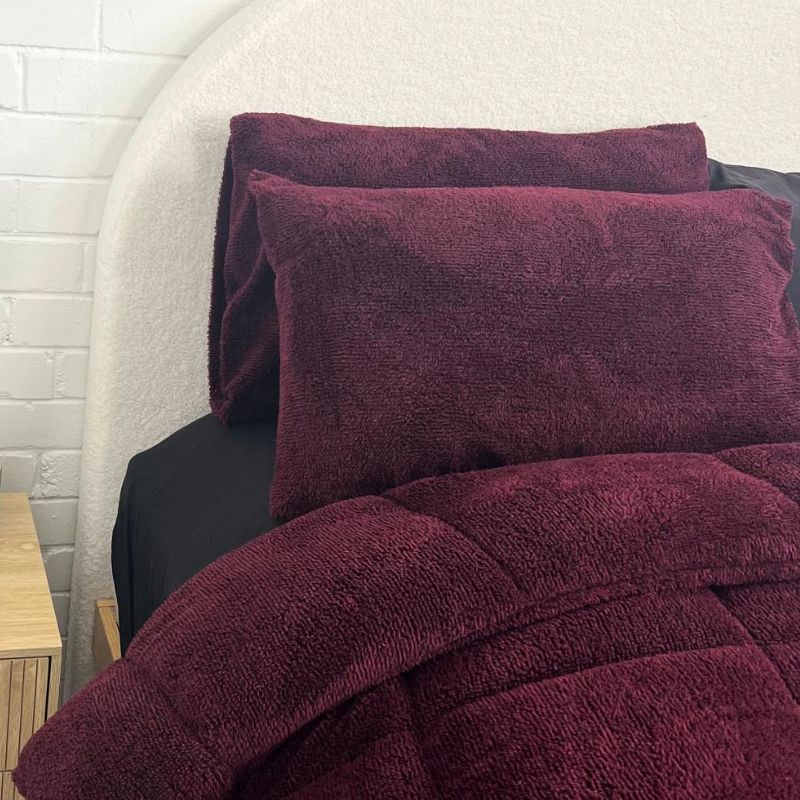 Morgan and Reid Burgundy Black Snuggle Fleece Comforter Set
