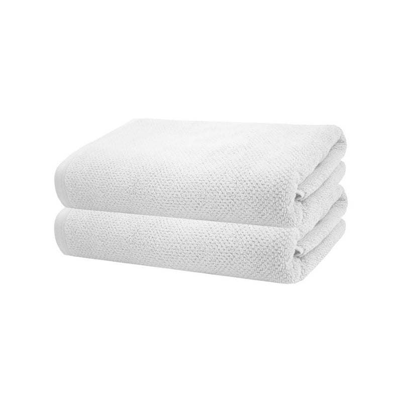 alt="White soft cotton bath towels"