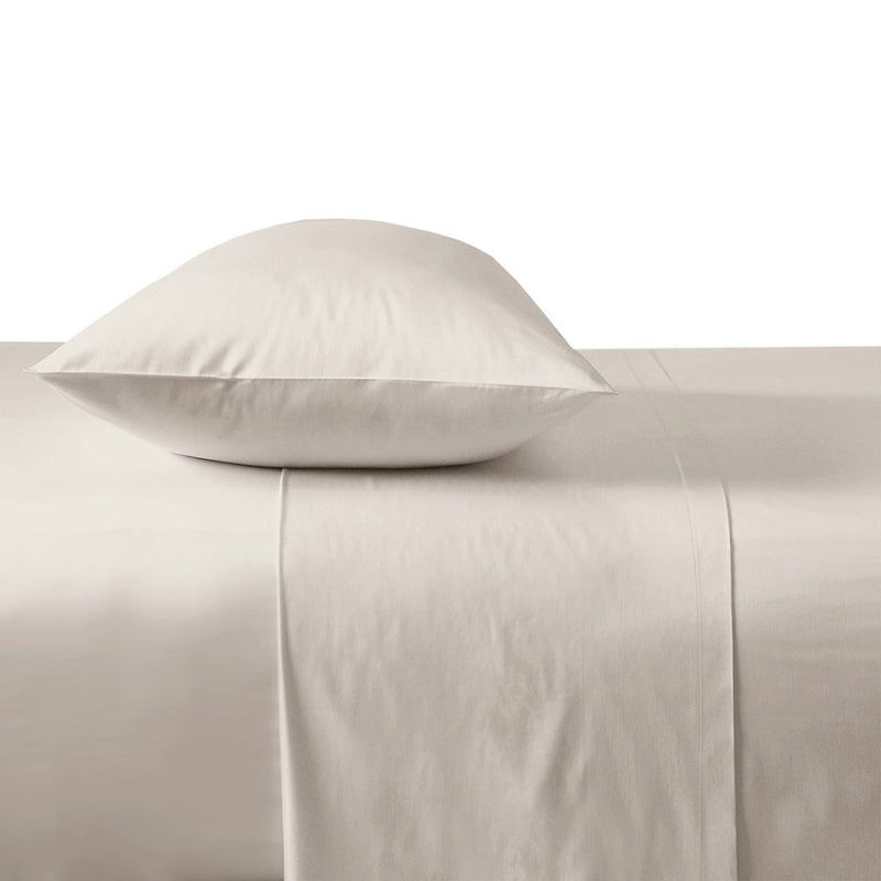 alt="Natural plain fitted sheet in comfy bedroom"