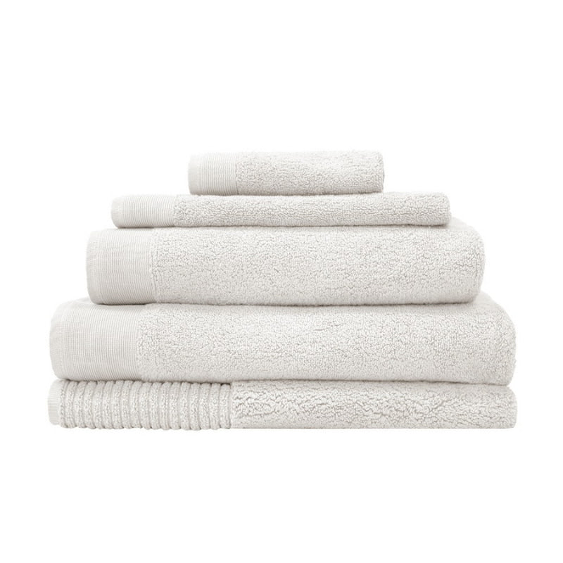 alt="Set of beautiful, soft ivory cotton towels"