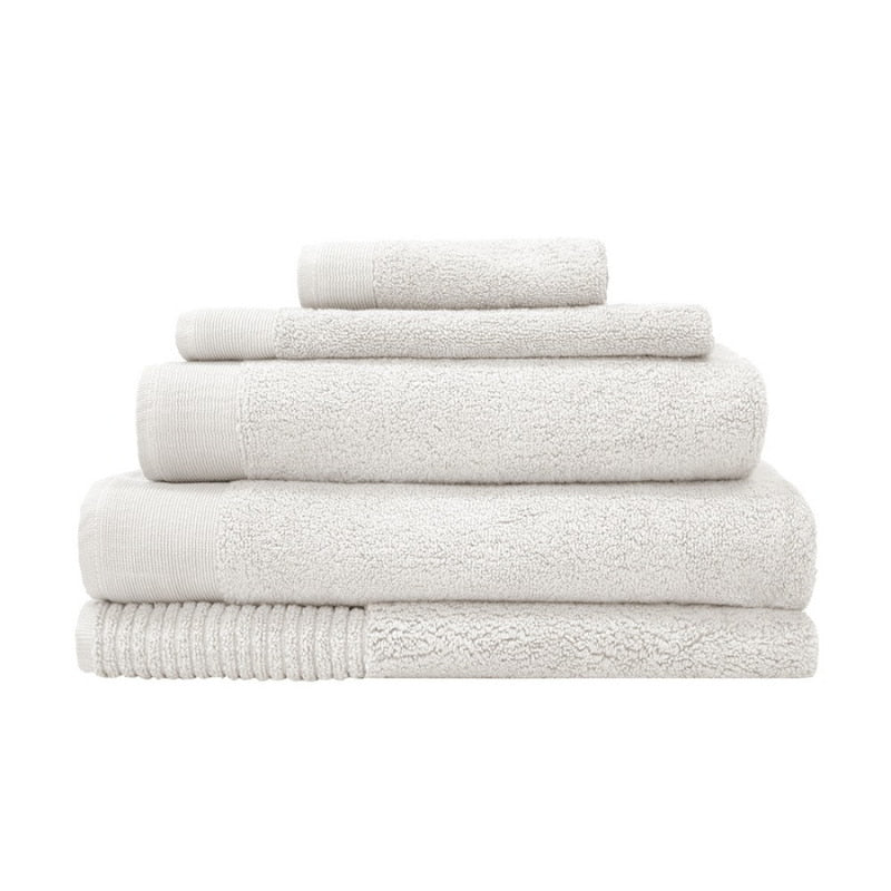 alt="Set of beautiful, soft white cotton towels"