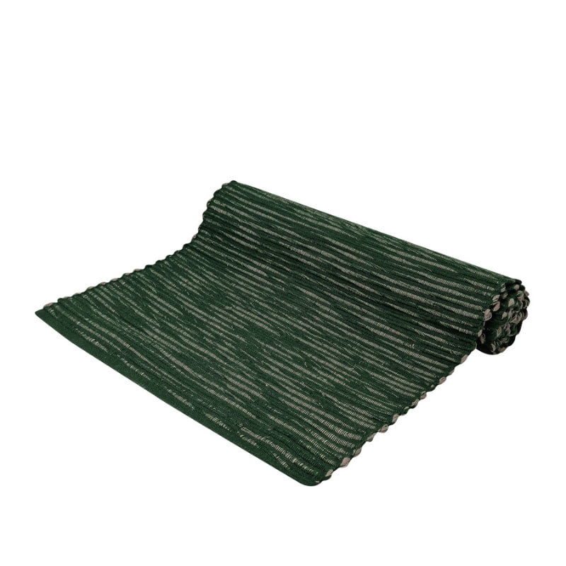 alt="Front details of a green runner featuring a two-toned ribbed design"