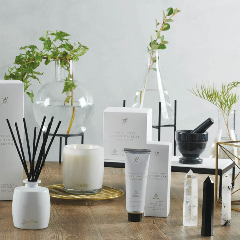 Urban Rituelle White Lotus, Geranium Leaf & Bergamot Candle 400gm (6672559046700)