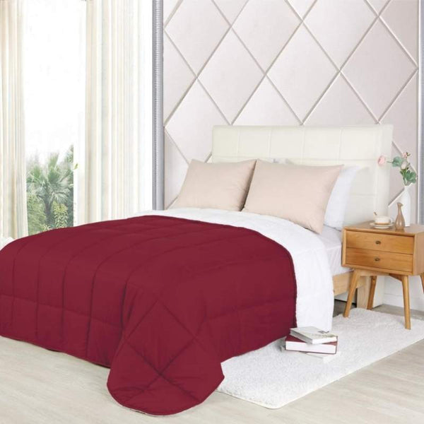 A cosy red comforter featuring a reversible design and high-quality materials for a warm and luxurious sleeping experience.