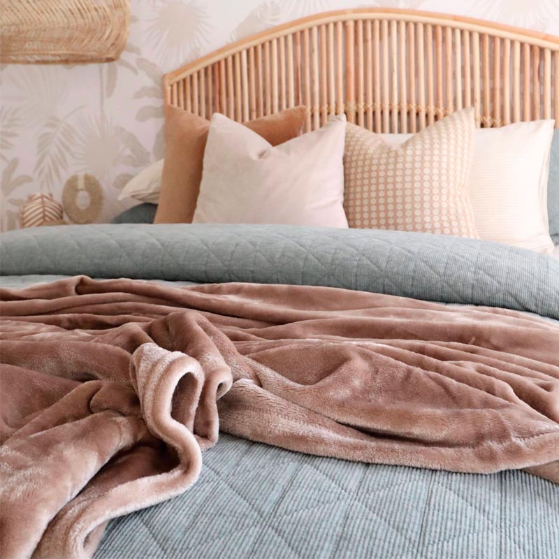 Sienna Living Plush Velvet Flannel Blanket (6564128227372)